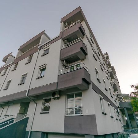 One Bedroom Apartment With Private Parking Skopje Exterior foto