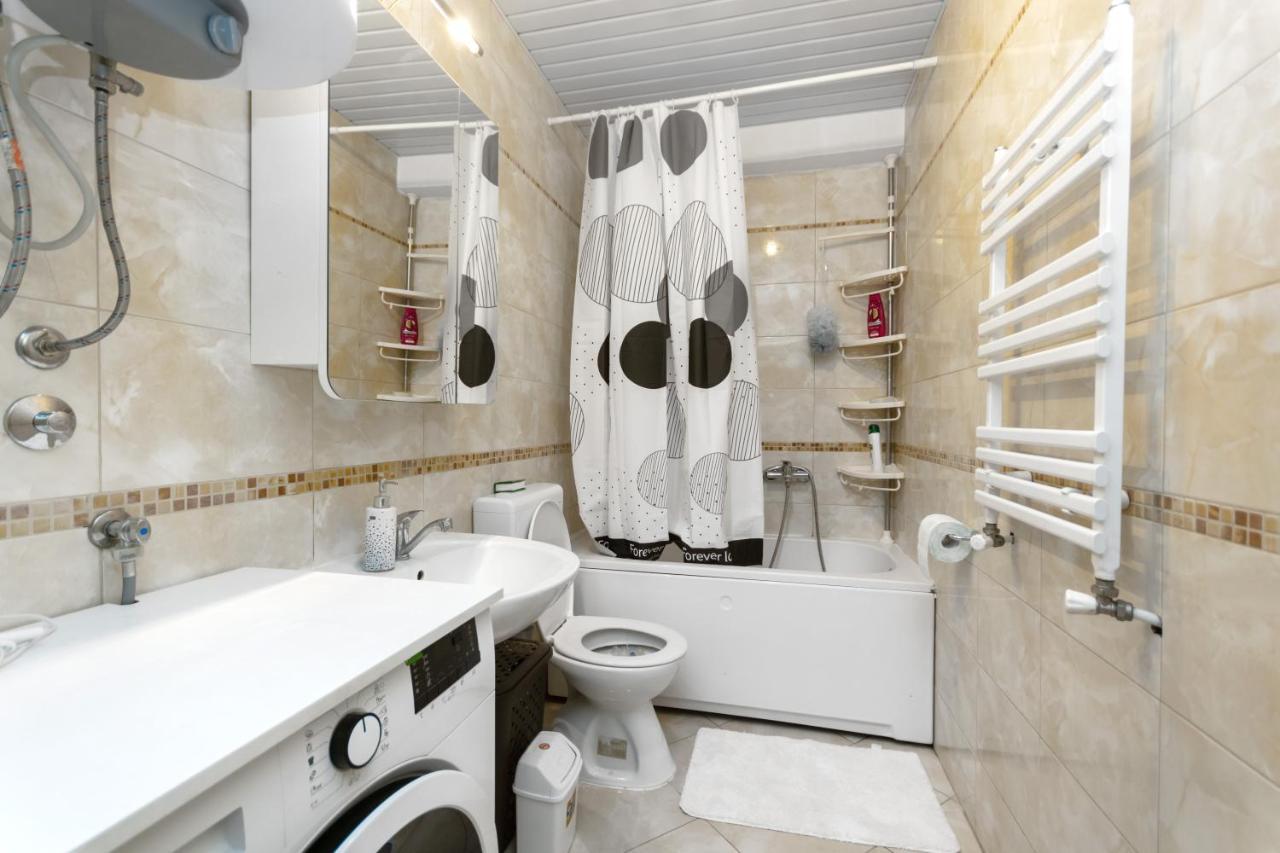 One Bedroom Apartment With Private Parking Skopje Exterior foto