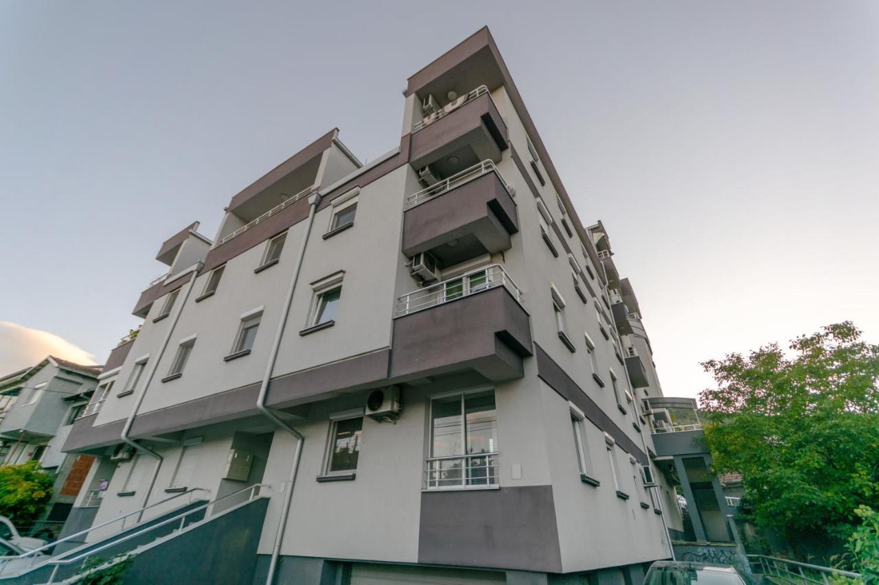 One Bedroom Apartment With Private Parking Skopje Exterior foto