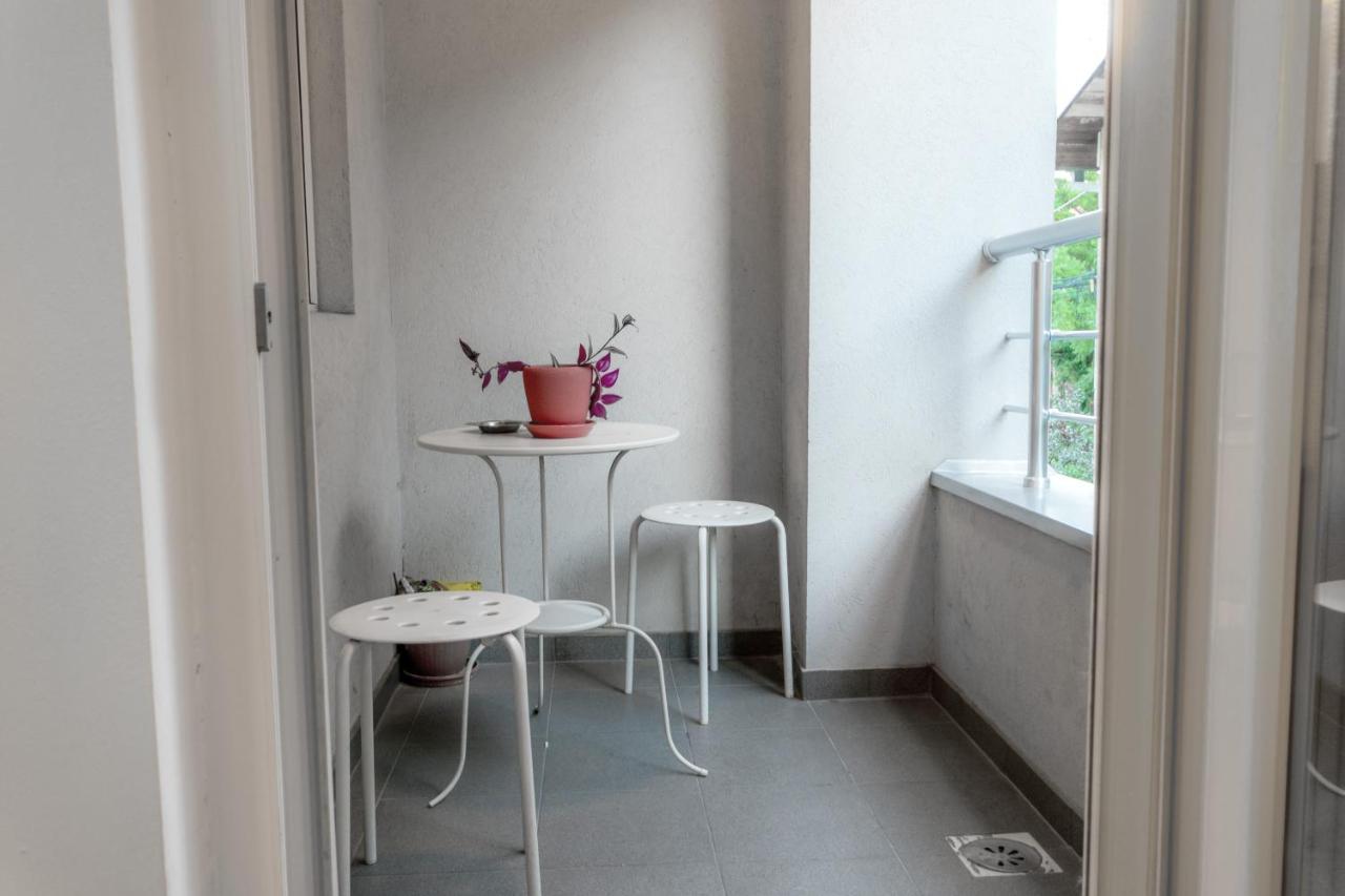 One Bedroom Apartment With Private Parking Skopje Exterior foto